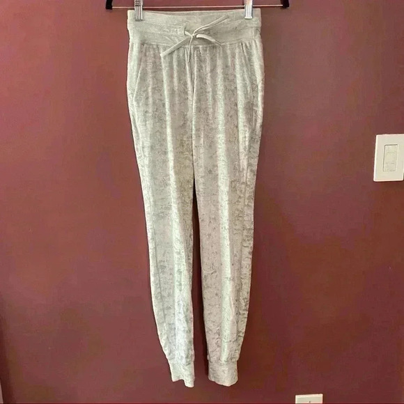 Lululemon Ready to Crush Jogger
Chrome - Picture 2 of 9